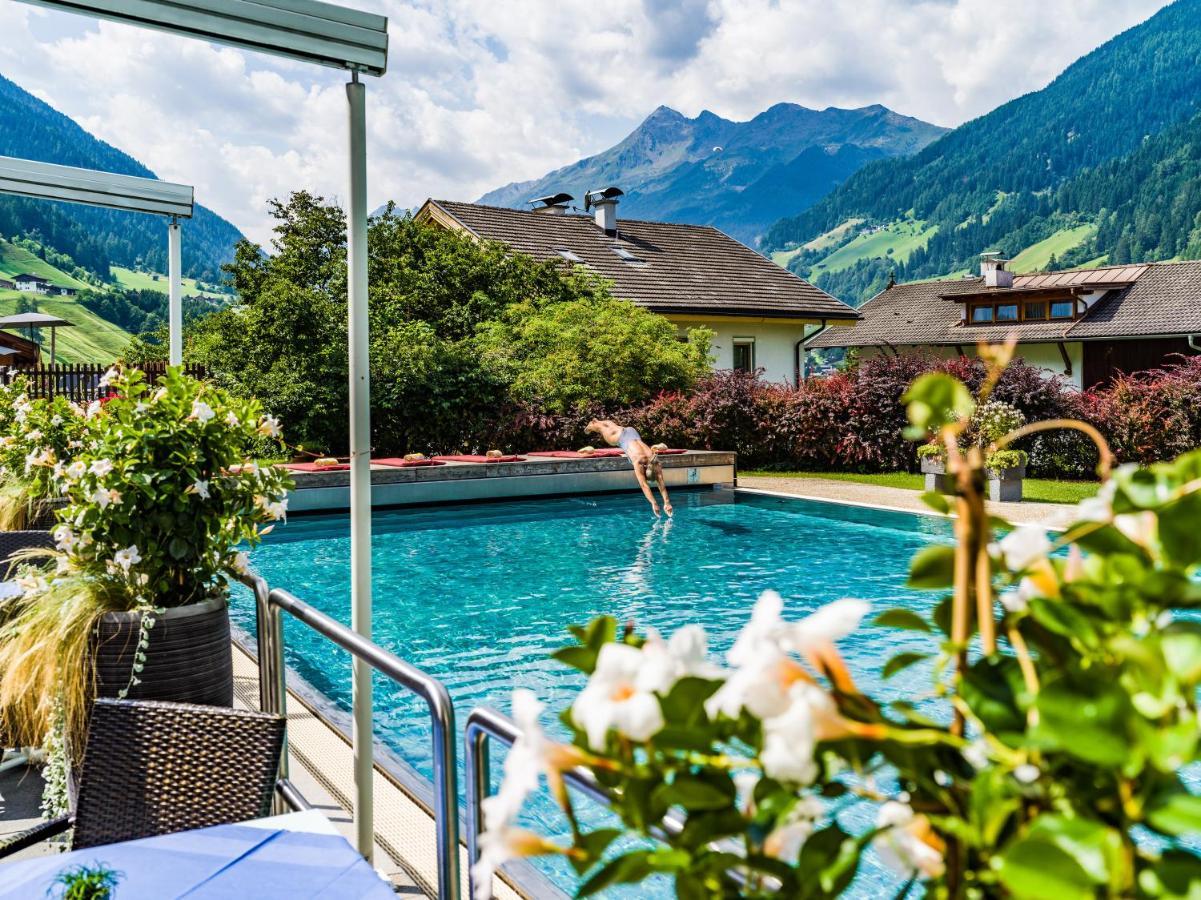 Happy Stubai Hotel Neustift im Stubaital Exterior photo