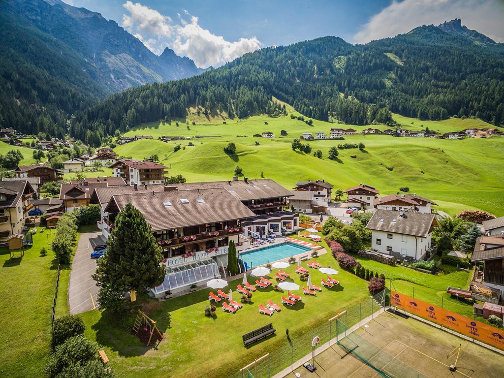 Happy Stubai Hotel Neustift im Stubaital Exterior photo